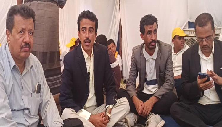 مدير عام الشؤون القانونية بشبوة، المحافظ ابن الوزير، أنجز كثيرًا من المشاريع، أهمها تدشين مشروع الطاقة البديلة.