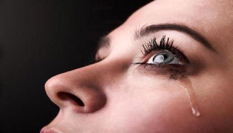 لماذا تدمع عيناك؟.. أهم الأسباب والحلول الطبية