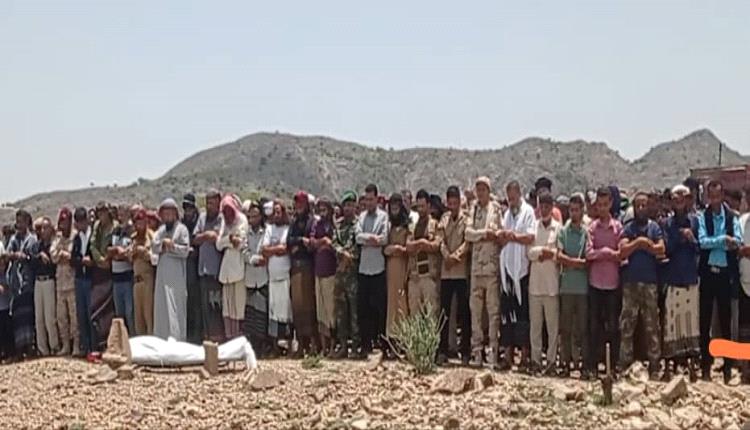 الضالع تودع فقيد الوطن "البيض" في موكب جنائزي مهيب