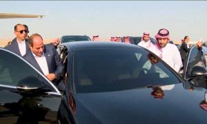 حركة من محمد بن سلمان داخل السيارة أثناء استقبال السيسي أثارت تفاعل عربي واسع ماذا عمل!؟؟
