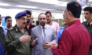 رئيس مصلحة الهجرة والجوازات والجنسية يتفقد سير العمل في إدارة الجوازات ومشروع التأشيرة الإلكترونية بمطار عدن الدولي
