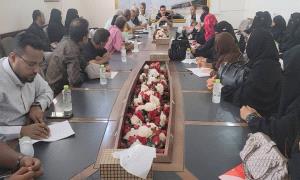 مدير عام المنصورة يشدد على ضرورة إعادة النظر لرسوم المدارس الخاصة والتعامل بالعملة المحلية
