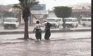 تحرك عاجل لفرق الطوارئ لمواجهة الأمطار الغزيرة في عدن