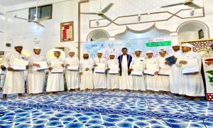 وكيل حضرموت الجيلاني يكرم خريجي الدكتوراة والمراكز العلمية وأوائل البرامج والدورات الصيفية 
