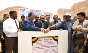 محافظ حضرموت يتفقد ويضع حجر الاساس لعدد من المشاريع التنموية بمديرية القطن