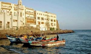 مصرع 7 مهاجرين أفارقة وفقدان آخرين في غرق قارب قبالة سواحل أبين

