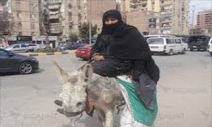 حمار يجرّ امرأة حتى الموت وسط ذهول الأهالي بهذه المحافظة