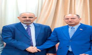 الرئيس  الزُبيدي يناقش مع الخبير الاقتصادي عبادي صالح عبادي سُبل تعافي الاقتصاد الجنوبي
