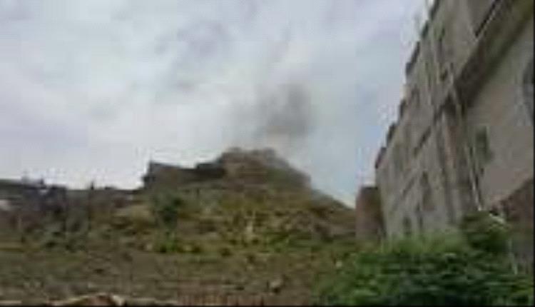 قصف حو/ثي يطال أحياء تعز السكنية ويخلّف أضرارًا واسعة