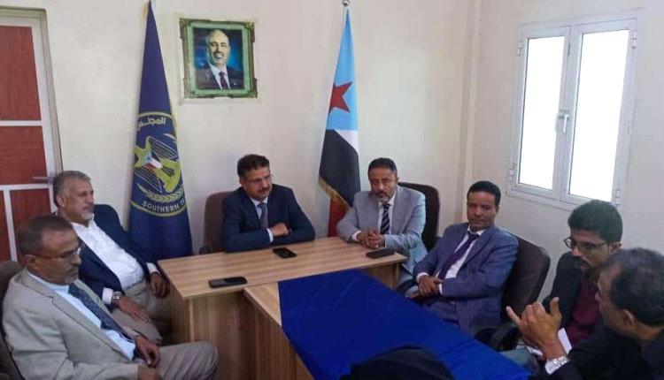 فريق التوجيه والرقابة الرئاسي يلتقي رئيس الهيئة التنفيذية لانتقالي أبين