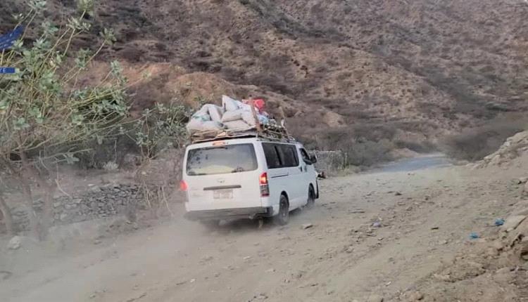 تلذذ حو.ثي بمعاناة المواطنين في ظل إغلاق طرق حيفان الرئيسية