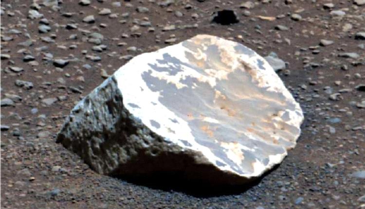 صخور بيضاء تكشف عن تشابه مناخي مذهل بين المريخ والأرض قبل مليارات السنين