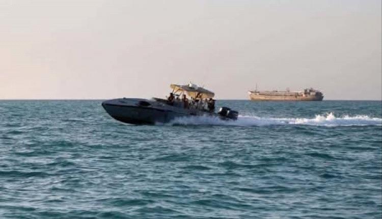 هيئة بريطانية: زوارق صغيرة تهاجم سفينة على بُعد 15 ميلاً في البحر الأحمر