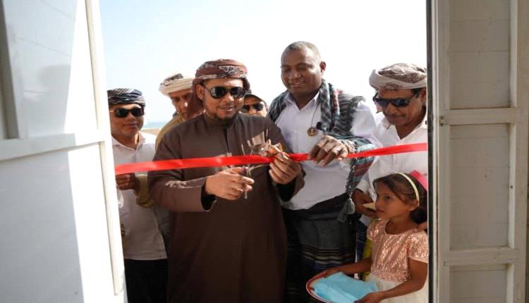 محافظ سقطرى يفتتح وحدة صحية ومدرسة أساسية في منطقة مطيف بعد إعادة تأهيلهما بدعم فاعل خير إماراتي