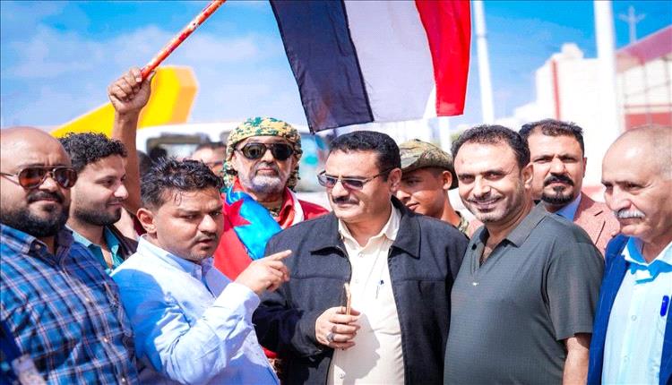 توافد قيادات محلية إلى ساحة العروض مع اقتراب بدء اعتصام الخيام في عدن