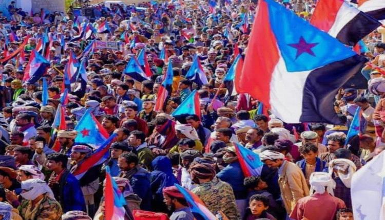 صحيفة دولية: اليمن في طريقه للتحول مجدداً الى (دولتين)