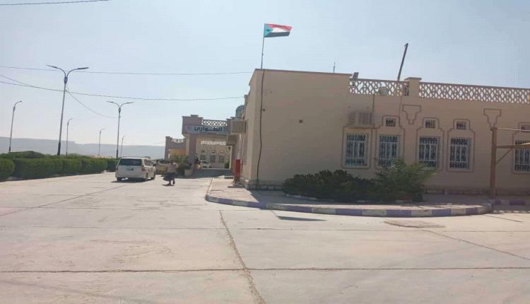 انتقالي القطن ينظم حملة رفع العلم الوطني الجنوبي في المدارس والمباني الحكومية