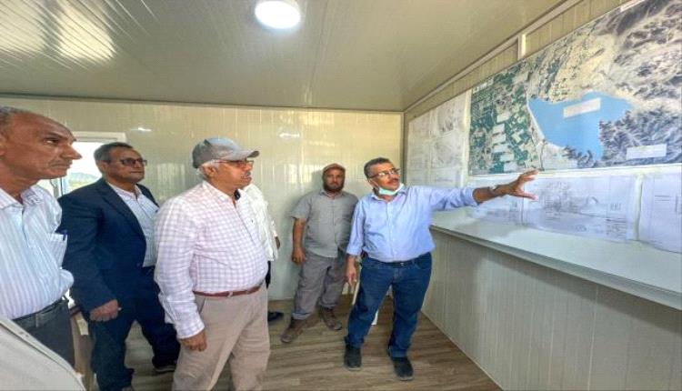 أبين : وكيل وزارة الزراعة والري يتفقد مشروع سد حسّان الاستراتيجي 
 

  