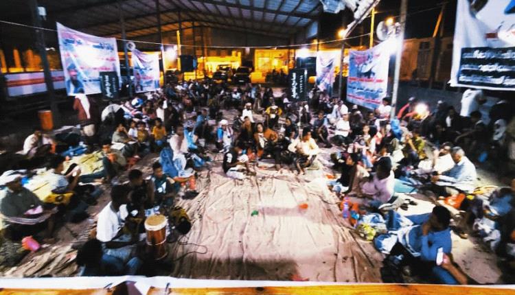 أمسية فنية لرقصة الدحيف تُنير مخيم الاعتصام بزنجبار