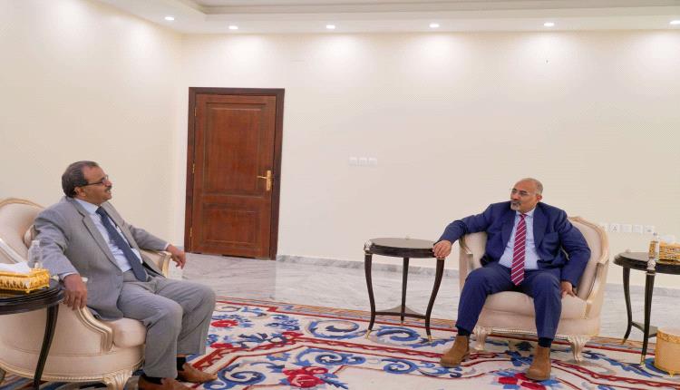 الرئيس الزبيدي : زمن المعارك الجانبية انتهى والهدف القادم صنعاء سلماً أو حرباً