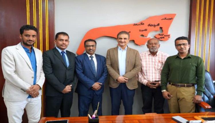 محافظ عدن يتابع التحضيرات لإطلاق مسابقة شاعر البندر

