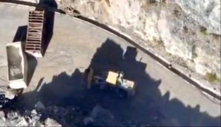 مليش.يات الحو.ثي تفجر طريق ثرة الاستراتيجي بين أبين والبيضاء