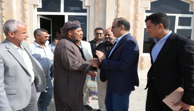 محافظ سقطرى يودّع وزير الصحة بعد اختتام زيارته التفقدية للأرخبيل