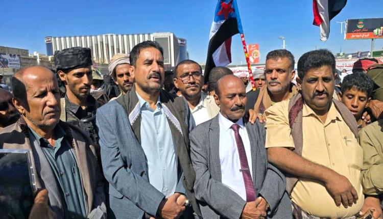 فريق التوجيه والرقابة الرئاسي يطّلع على أوضاع المعتصمين بمدينة عتق