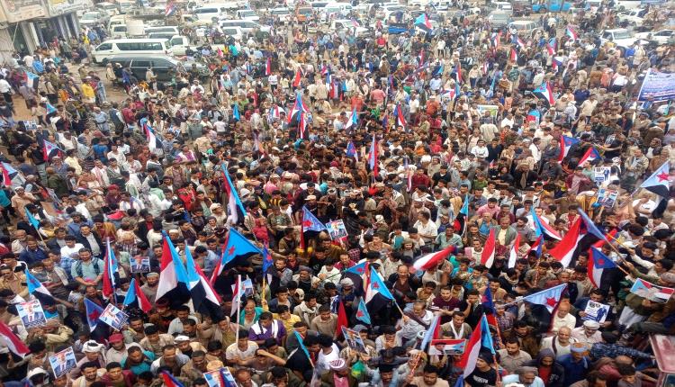 بحشد جماهيري هو الأضخم منذ سنوات .. ردفان تنتفض: القرار بيد الرئيس الزبيدي وإعلان الدولة مطلب الساعة