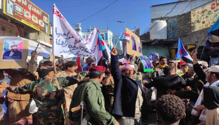 أبناء رصد يحتشدون احتفالًا بالنصر ويجددون دعمهم للقيادة الجنوبية للمطالبة بإعلان دولة الجنوب العربي