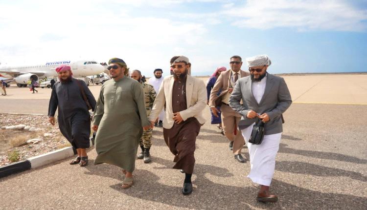 المحافظ الثقلي يستقبل نائب وزير الأوقاف والإرشاد في مطار سقطرى الدولي