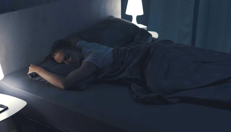 النوم ساعات طويلة قد يخفي اضطرابات صحية خطيرة
