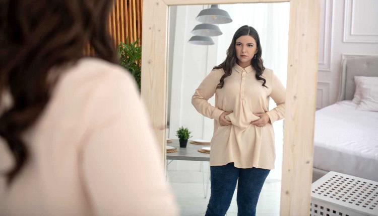 لماذا تزداد دهون البطن لدى النساء في منتصف العمر؟