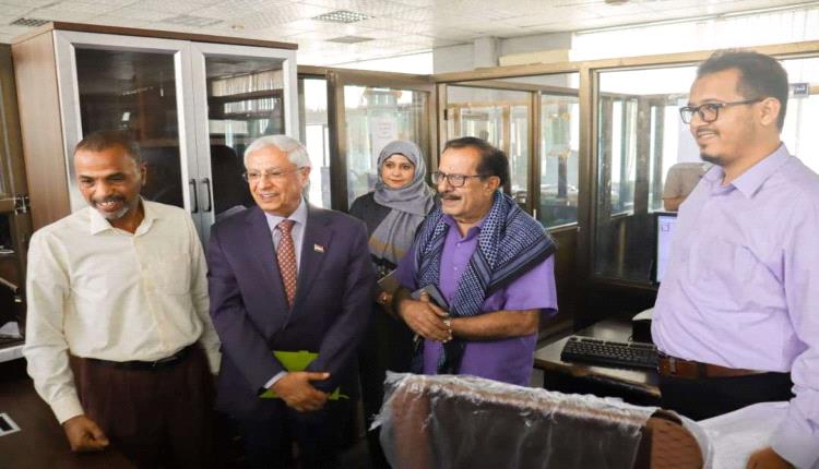 فريق الرقابة والتوجيه الرئاسي يلتقي المدير العام لجمارك ميناء المكلا