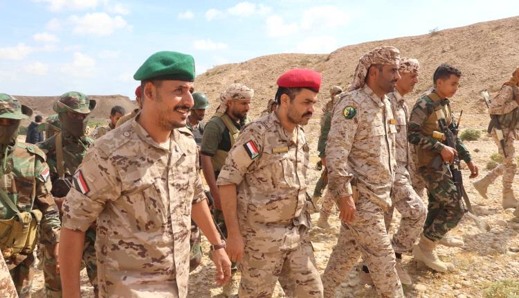 اللواء مرصّع والعميد المعكر يتفقدان مواقع محور الغيضة العسكري بمحافظة المهرة