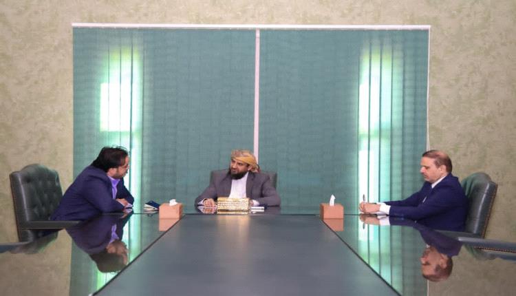 عضو مجلس القيادة المحرّمي يرأس اجتماعاً بوزير الكهرباء والطاقة