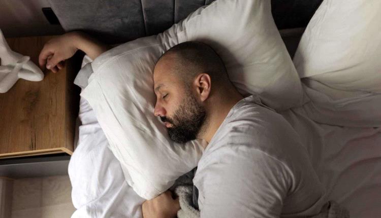 كيف تؤثر الوسادة الخاطئة على نومك؟..
