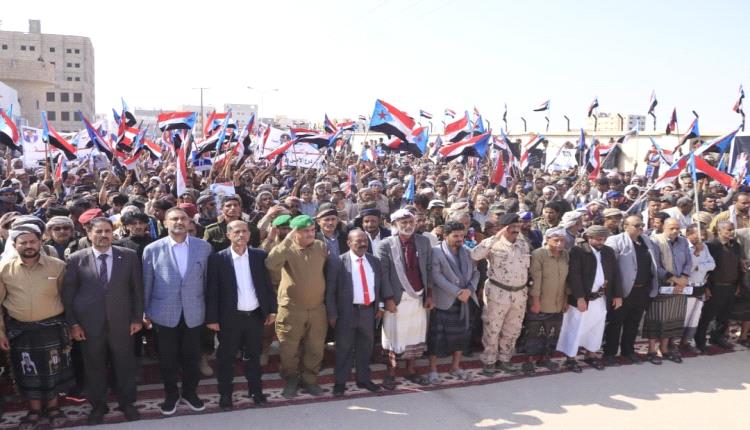 مهرجان جماهيري حاشد في عتق احتفاءً بانتصارات القوات الجنوبية والمطالبة بإعلان دولة الجنوب
