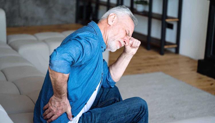 آلام الظهر المستمرة قد تكشف عن سرطان الرئة..