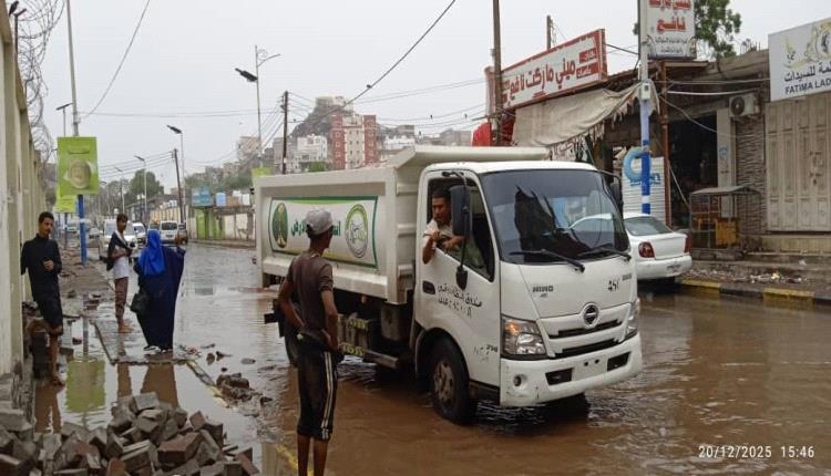 صندوق النظافة والتحسين: تصريف وشفط 650 ألف لتر من مياه الأمطار في المعلا والتواهي