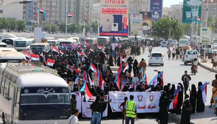 حضور حاشد لحرائر وماجدات الساحل في ساحة الاعتصام بالمكلا