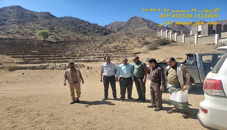 وفد من صندوق صيانة الطرق والجسور يطلع على الاعمال المنجزة في مشروع عقبة خلق بحالمين
