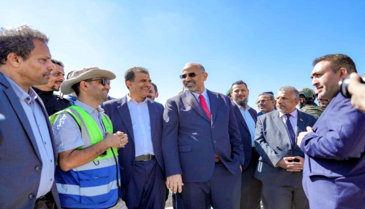 الرئيس الزُبيدي يطّلع على سير العمل في مشروع سد حسان بمحافظة أبين