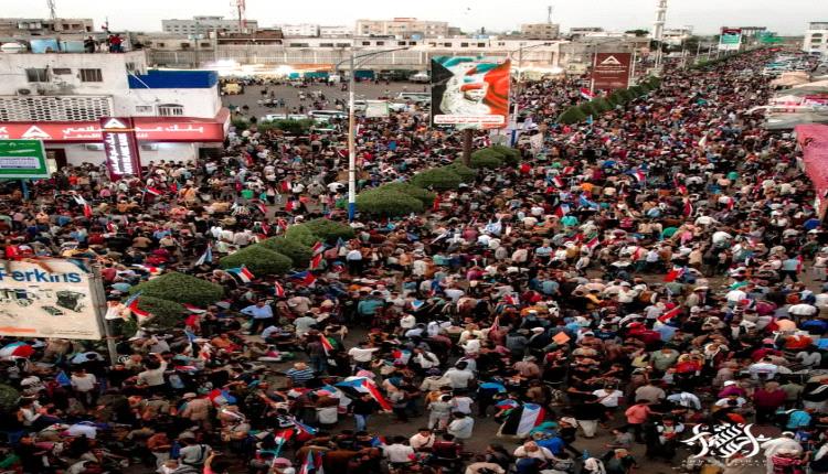 الساحات تمتلئ بالملايين.. دولة دولة ياجنوب..