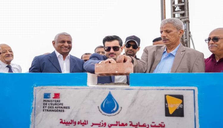 وضع حجر الأساس وتدشين العمل بمشروع حفر ثلاثة آبار عميقة في حقل مغرس ناجي بمحافظة لحج
