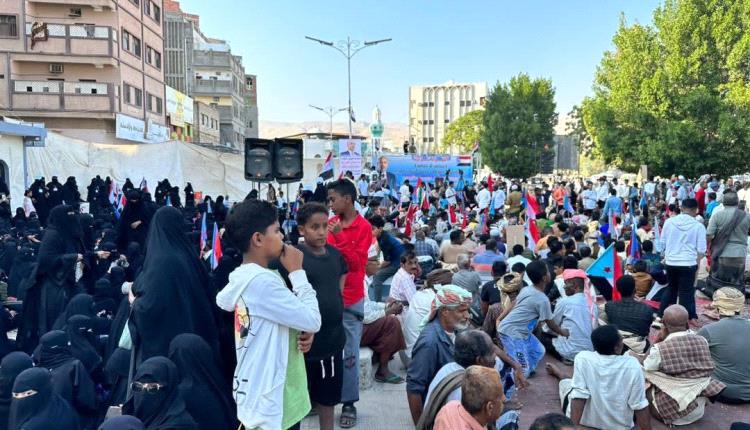 يحدث الان : توافد الحشود إلى مدينة المكلا في مليونية دعم القوات الجنوبية والمطالبة بإعلان دولة الجنوب العربي