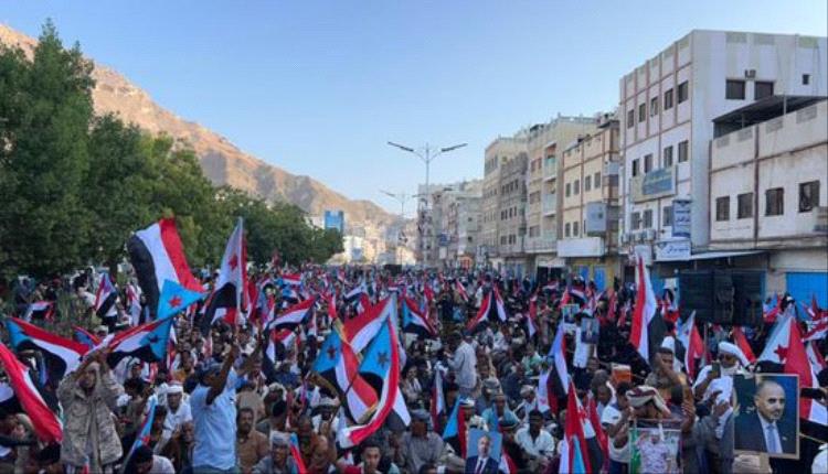 مليونية المكلا.. حضرموت تجدد عهدها مع القيادة الجنوبية لمواصلة مسار التحرر