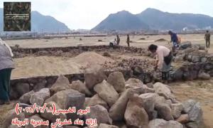 وحدة حماية الأراضي تنفذ الحماية الأمنية لإزالة بناء عشوائي بجانب مطار صلاح الدين بعدن