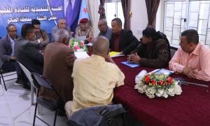 الفريق الرئاسي يعقد اجتماعاً في الضالع لمتابعة خطة التعافي الاقتصادي والاطلاع على مستوى أداء عدد من القطاعات الخدمية
