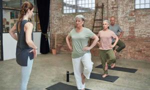 الوقوف على ساق واحدة.. تمرين بسيط يقوي دماغك